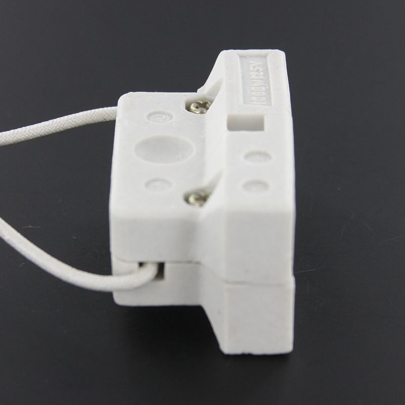 LH0369 Leviton 357-007 Mogul end prong lampholder